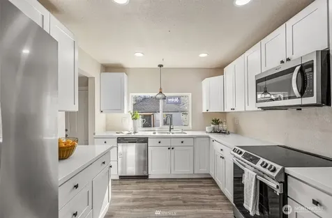 238 Meadow N Renton WA 98057