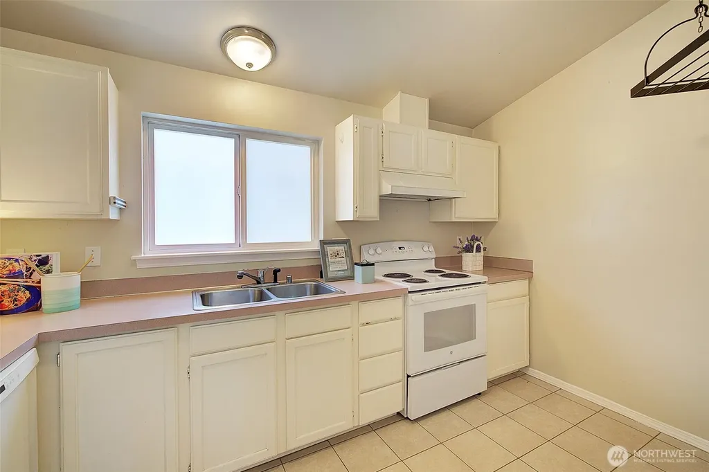 9225 Fremont Avenue N Seattle WA 98103