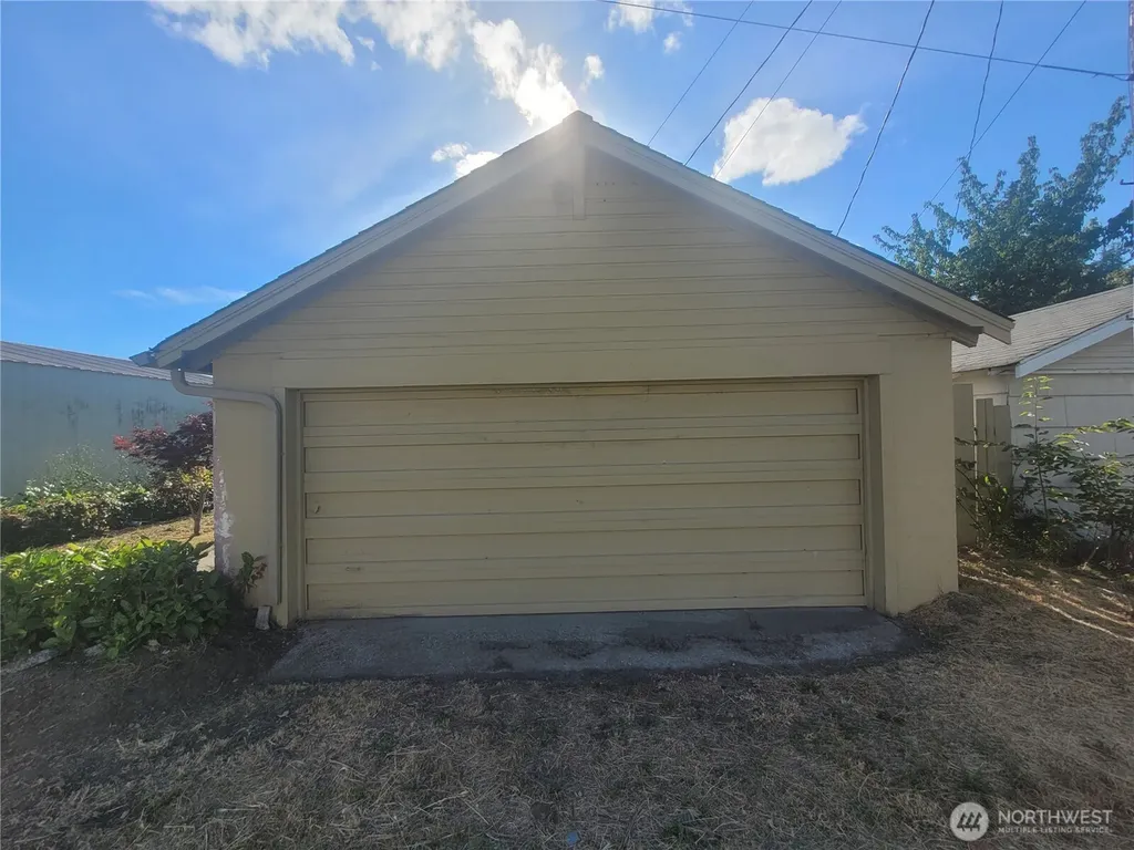 5823 S Lawrence Tacoma WA 98409