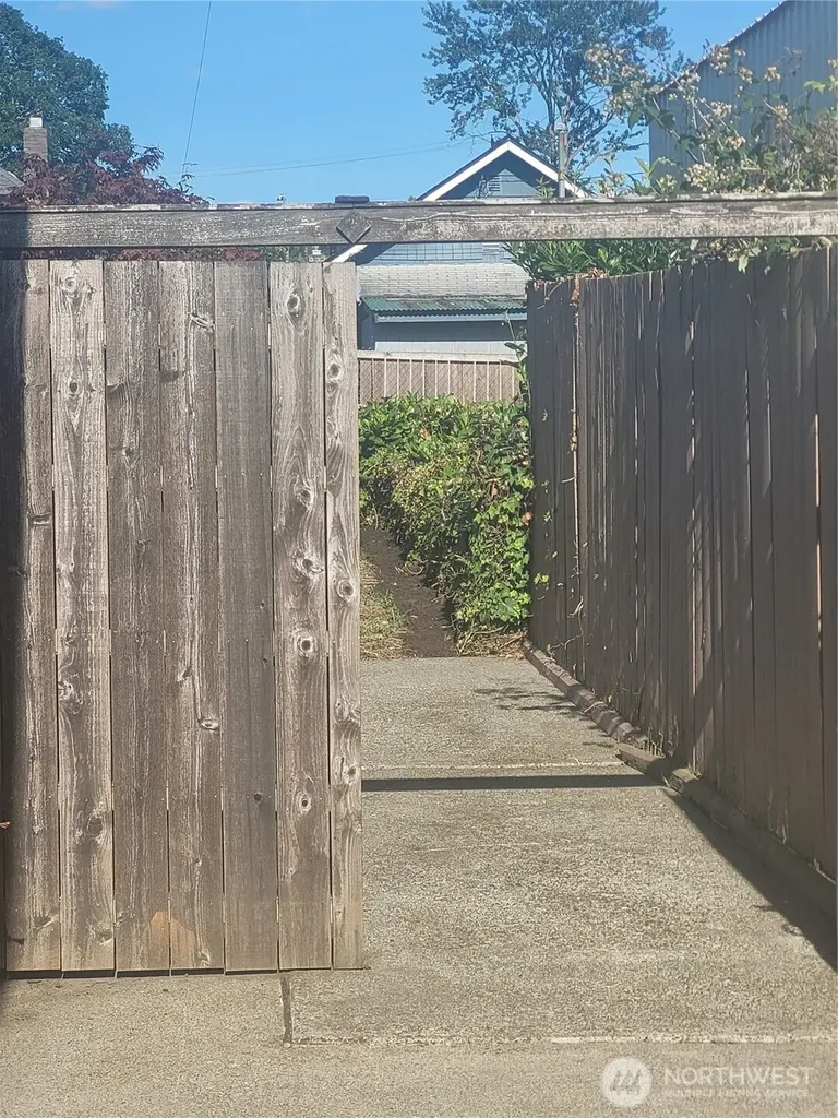 5823 S Lawrence Tacoma WA 98409