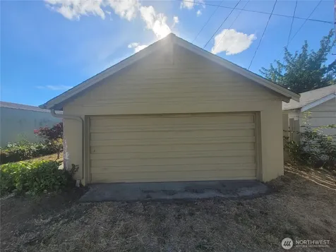 5823 S Lawrence Tacoma WA 98409