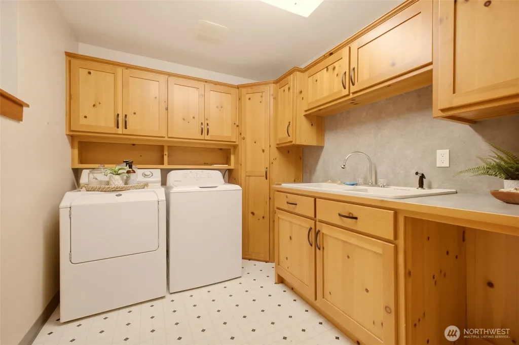 8656 NE Point No Point Road Hansville WA 98340