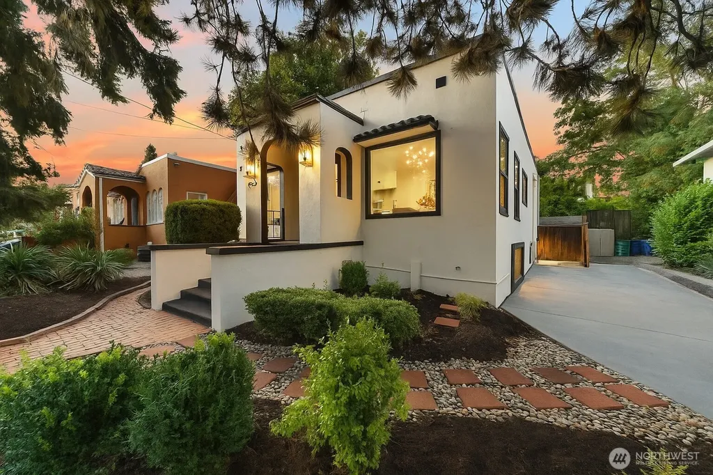 1128 N 77th Street Seattle WA 98103