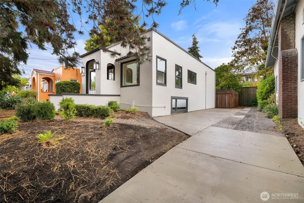 1128 N 77th Street Seattle WA 98103