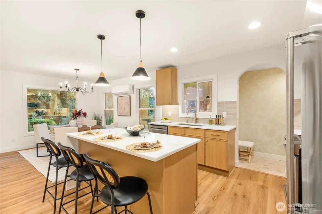 1128 N 77th Street Seattle WA 98103