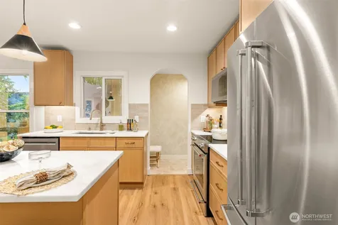 1128 N 77th Street Seattle WA 98103