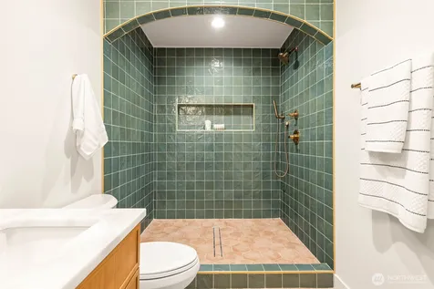 1128 N 77th Street Seattle WA 98103