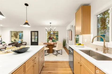 1128 N 77th Street Seattle WA 98103
