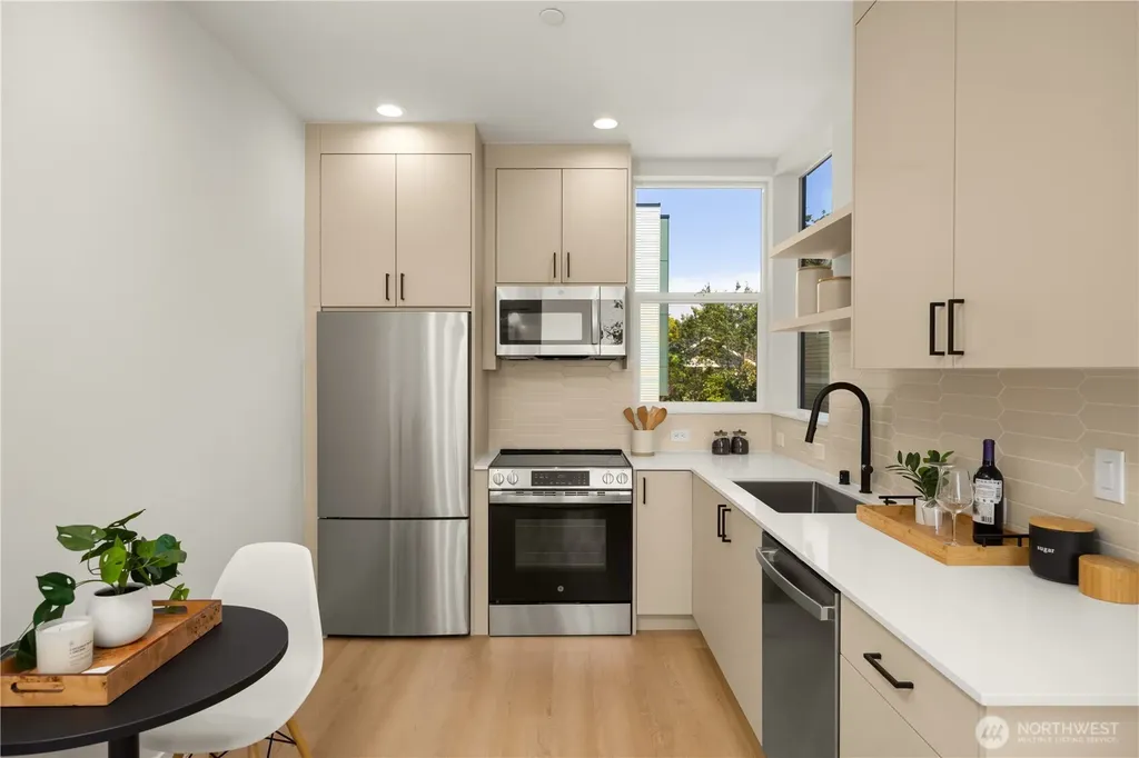 3852 Carr Place N Seattle WA 98103
