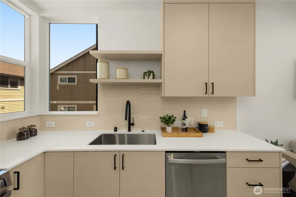 3852 Carr Place N Seattle WA 98103