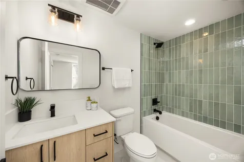 3852 Carr Place N Seattle WA 98103