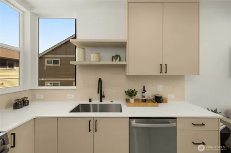 3852 Carr Place N Seattle WA 98103
