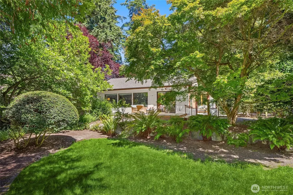 676 Park Avenue NE Bainbridge Island WA 98110