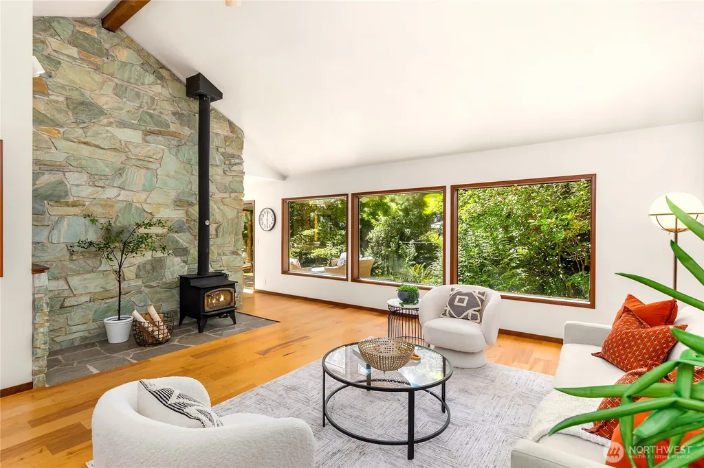 676 Park Avenue NE Bainbridge Island WA 98110
