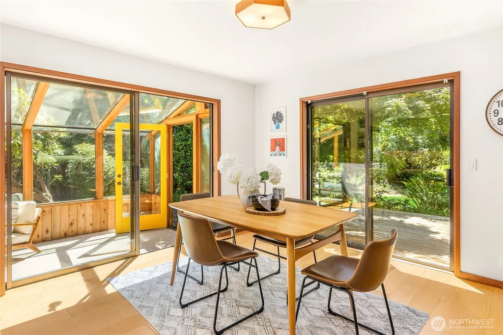 676 Park Avenue NE Bainbridge Island WA 98110