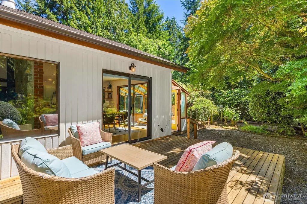676 Park Avenue NE Bainbridge Island WA 98110