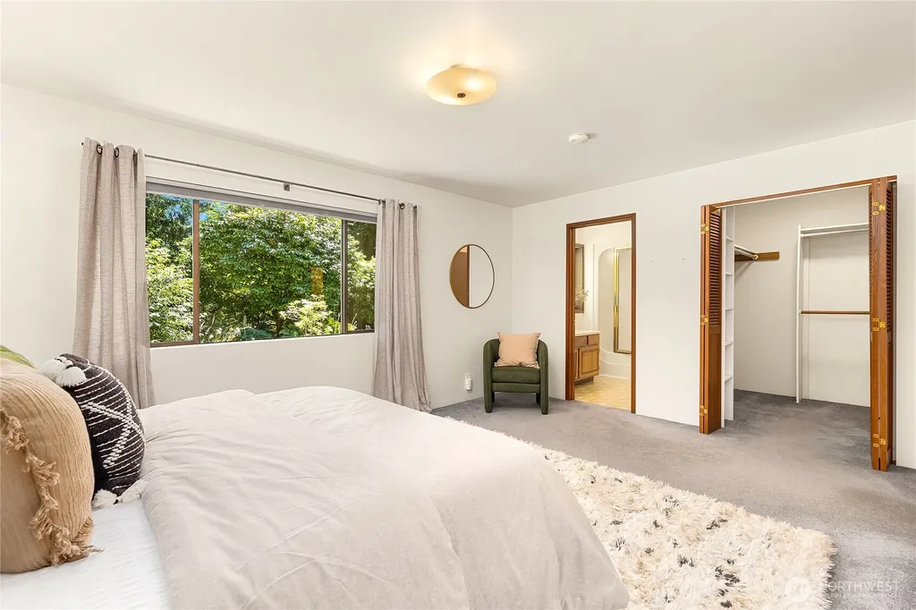 676 Park Avenue NE Bainbridge Island WA 98110