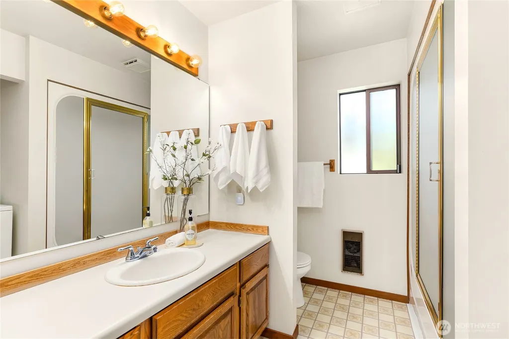 676 Park Avenue NE Bainbridge Island WA 98110