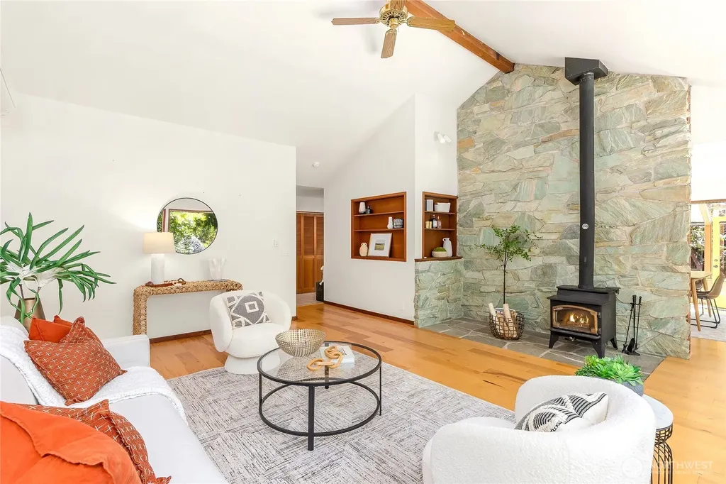 676 Park Avenue NE Bainbridge Island WA 98110