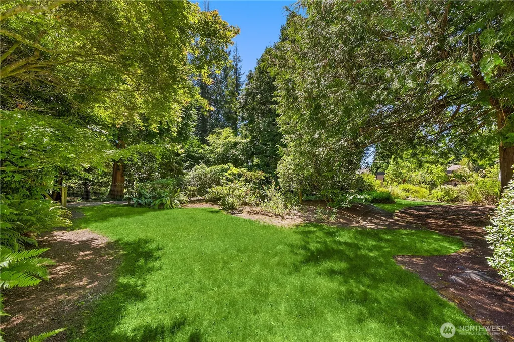 676 Park Avenue NE Bainbridge Island WA 98110