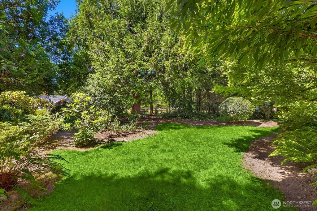 676 Park Avenue NE Bainbridge Island WA 98110