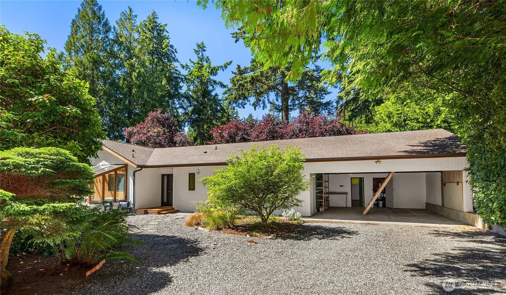 676 Park Avenue NE Bainbridge Island WA 98110