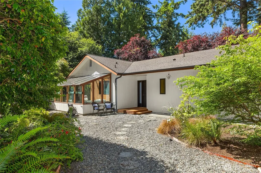 676 Park Avenue NE Bainbridge Island WA 98110