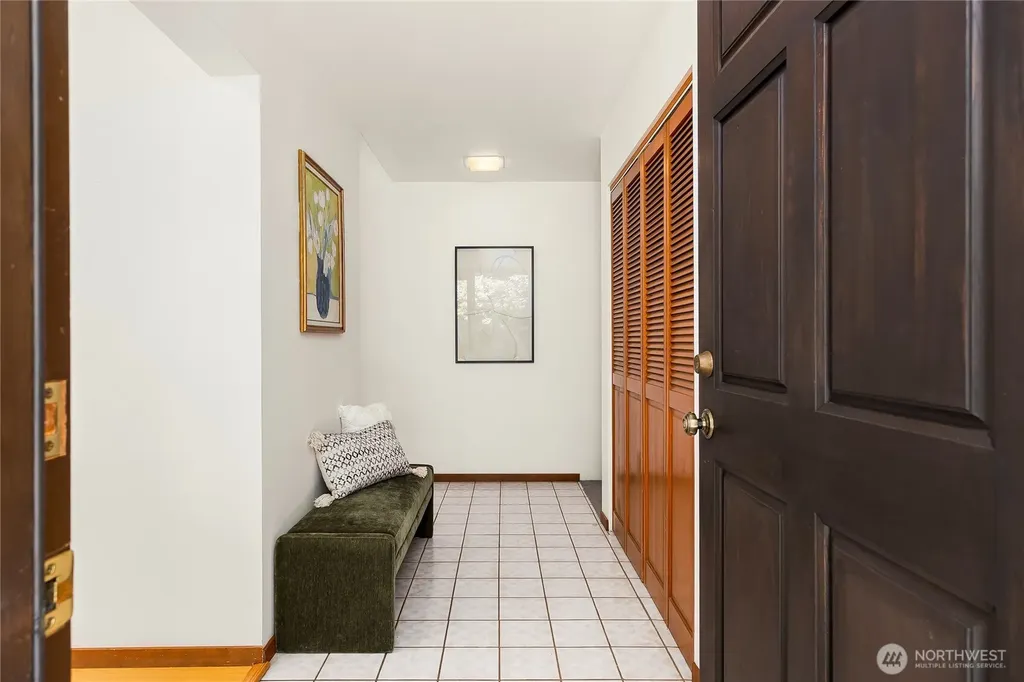 676 Park Avenue NE Bainbridge Island WA 98110