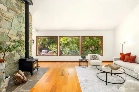 676 Park Avenue NE Bainbridge Island WA 98110