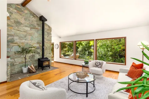 676 Park Avenue NE Bainbridge Island WA 98110