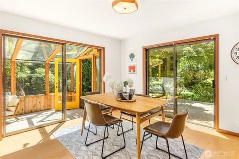 676 Park Avenue NE Bainbridge Island WA 98110