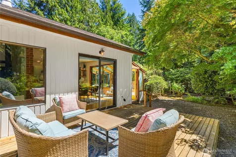 676 Park Avenue NE Bainbridge Island WA 98110