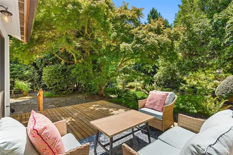 676 Park Avenue NE Bainbridge Island WA 98110