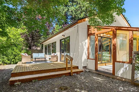676 Park Avenue NE Bainbridge Island WA 98110