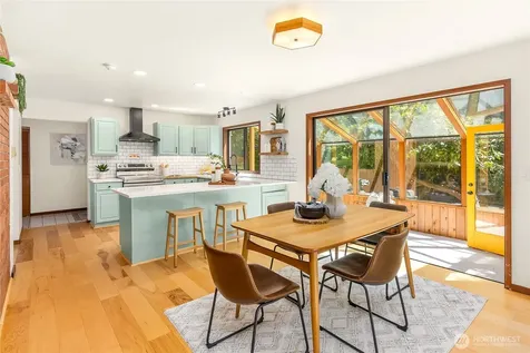 676 Park Avenue NE Bainbridge Island WA 98110