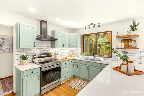 676 Park Avenue NE Bainbridge Island WA 98110