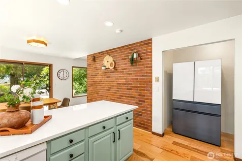 676 Park Avenue NE Bainbridge Island WA 98110
