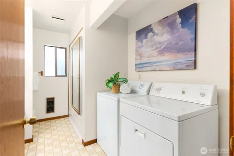 676 Park Avenue NE Bainbridge Island WA 98110