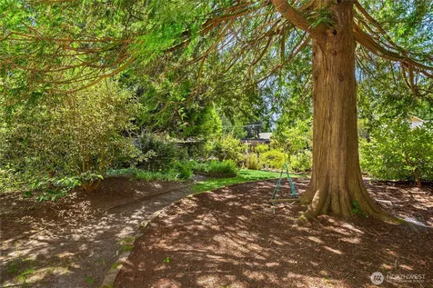 676 Park Avenue NE Bainbridge Island WA 98110