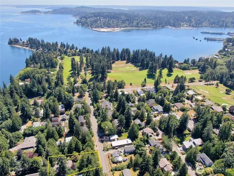 676 Park Avenue NE Bainbridge Island WA 98110