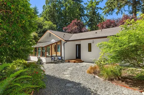 676 Park Avenue NE Bainbridge Island WA 98110