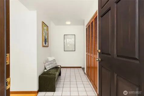 676 Park Avenue NE Bainbridge Island WA 98110