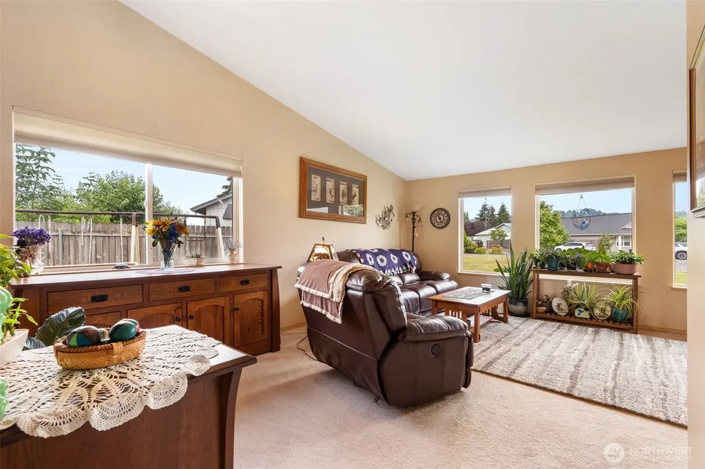 142 Charles Street Longview WA 98632