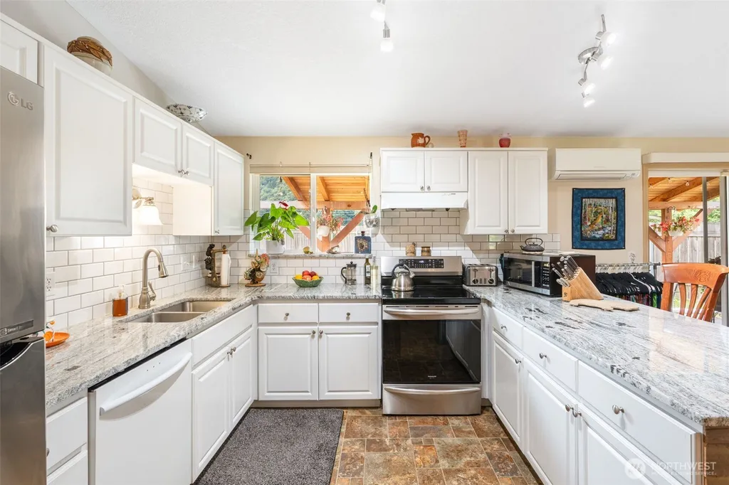 142 Charles Street Longview WA 98632