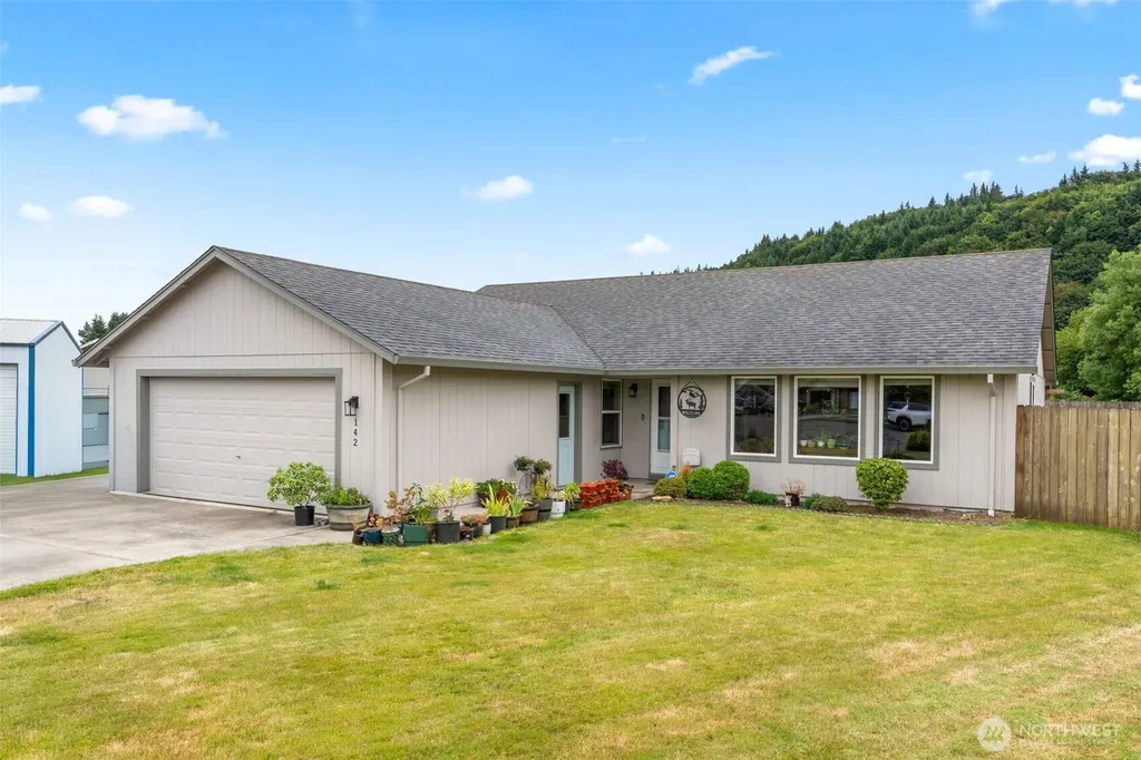 142 Charles Street Longview WA 98632