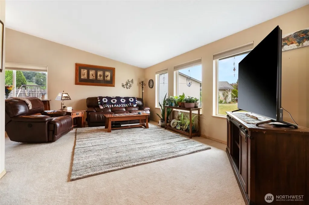 142 Charles Street Longview WA 98632