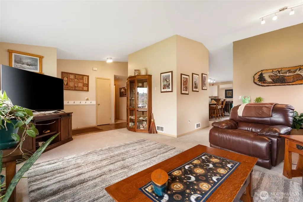 142 Charles Street Longview WA 98632