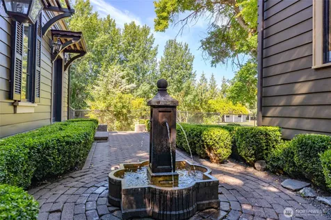 579 SE Ely Street Oak Harbor WA 98277