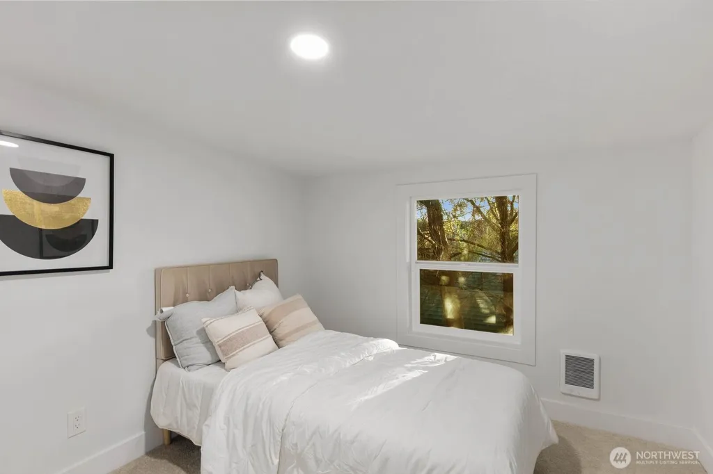 512 NW 44th Street Seattle WA 98107