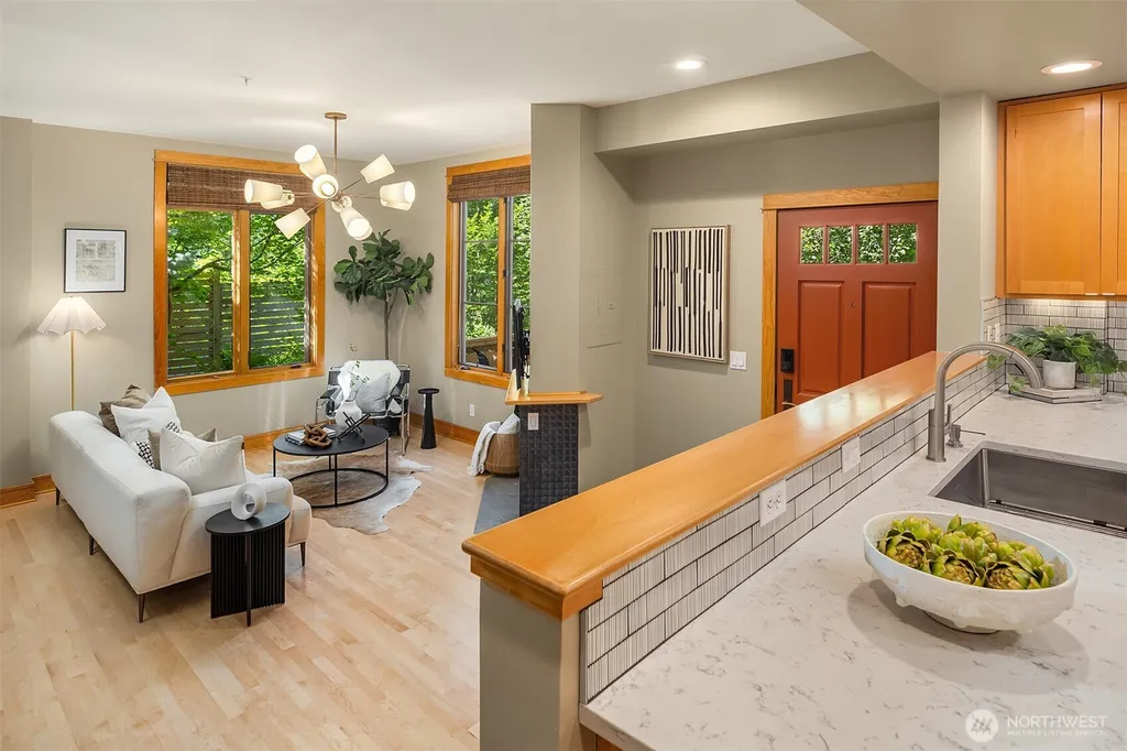 3824 Evanston Avenue N Seattle WA 98103
